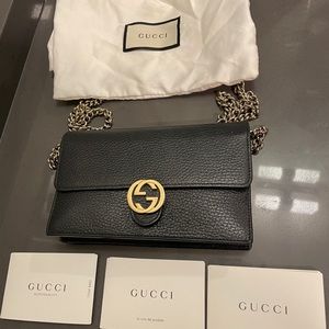 Gucci interlocking wallet on chain